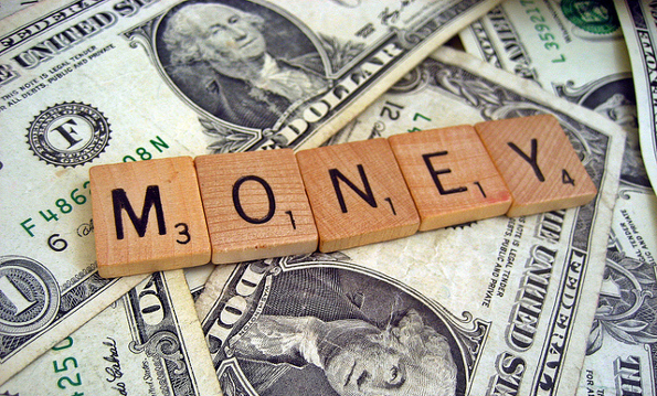 Giải đề và bài mẫu IELTS Writing cho chủ đề Money ngày thi 15/08/2020